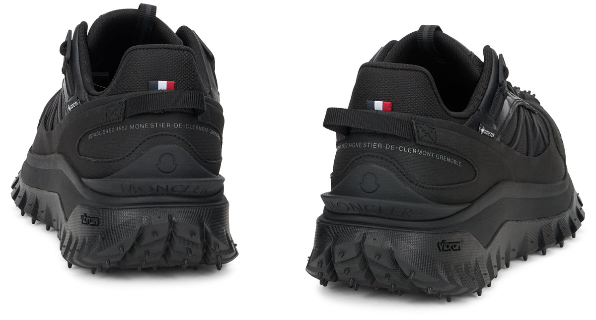 Sport shoes with high sole SHOES