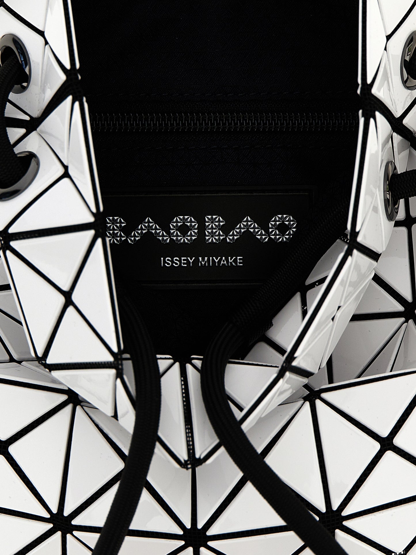'Wring' bucket bag Shoulder bags
