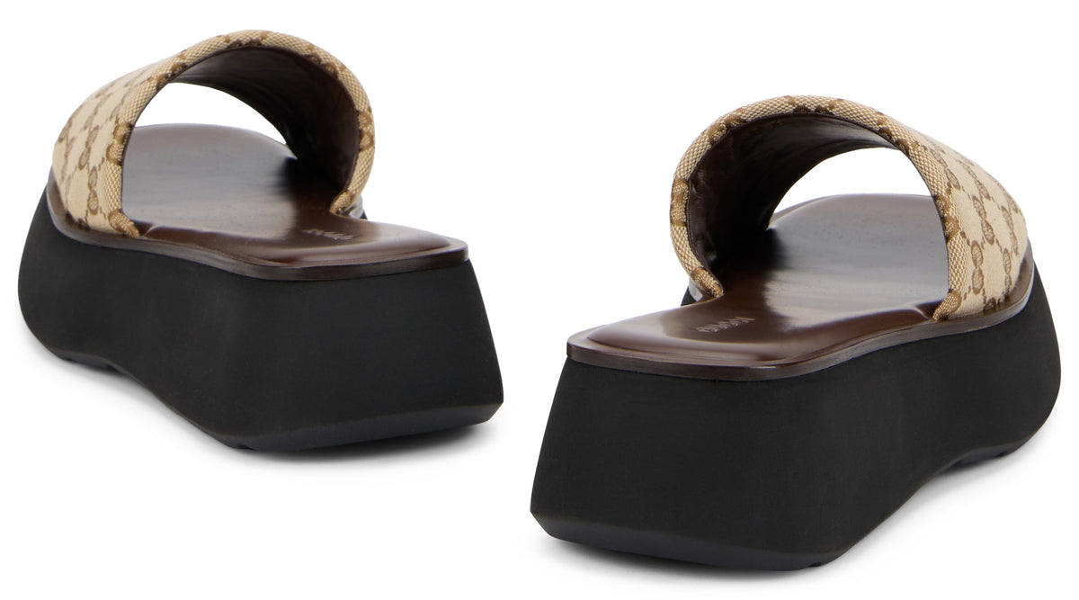 Gucci Slippers in fabric