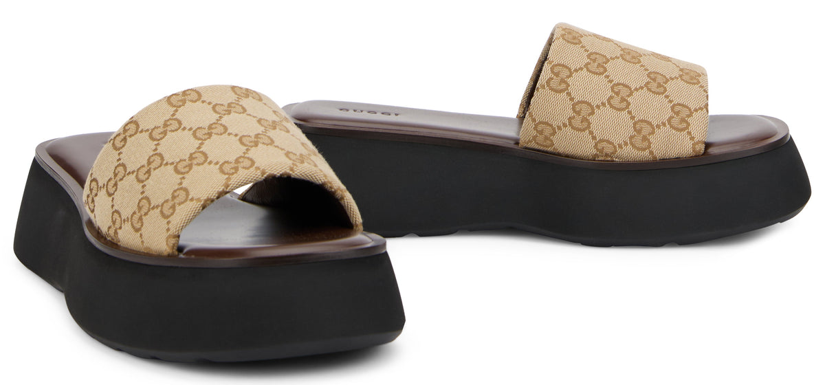 Gucci Slippers in fabric