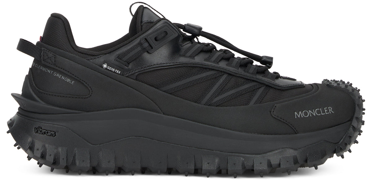 Sport shoes with high sole SHOES