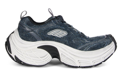 Sport shoes with a curved sole SHOES