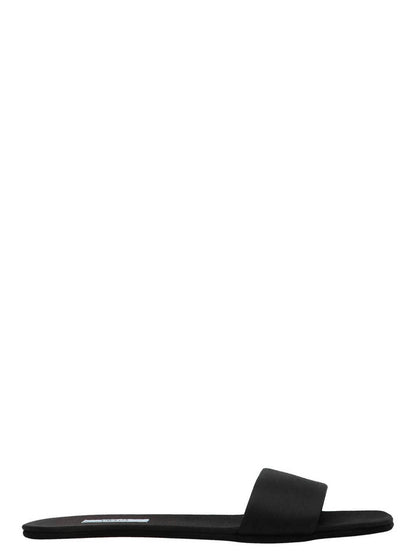 Slippers and slipper bag Bedroom linen and nightwear
