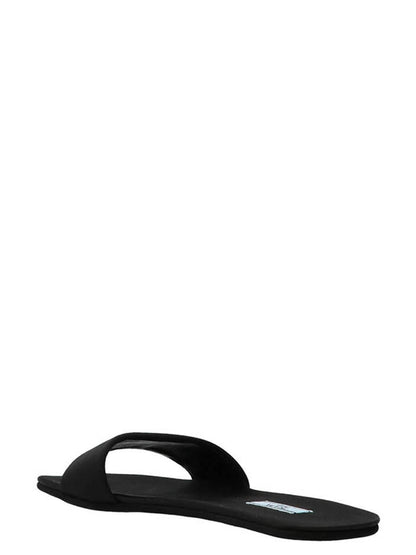Slippers and slipper bag Bedroom linen and nightwear