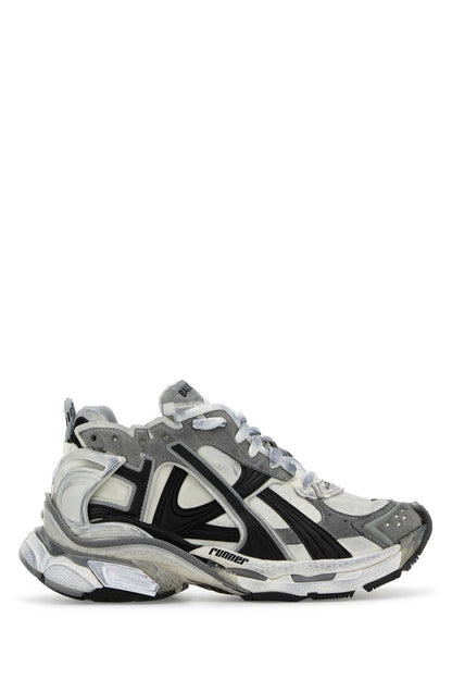 RUNNER SNEAKERS