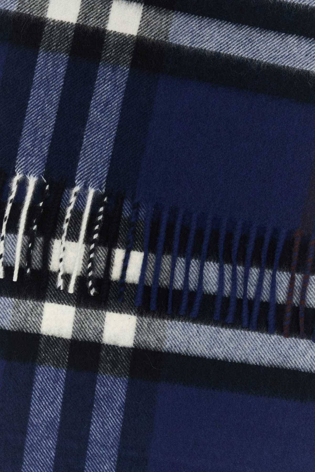 A:MU GIANT CHK CS SC:110106:A2993 SCARFS AND FOULARDS