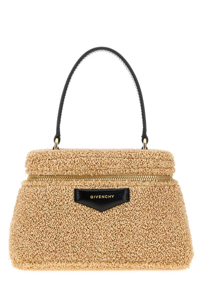 givenchy-bb60qmb2fe-101-1065473