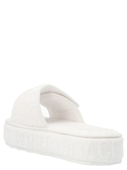 Logo slides Bedroom linen and nightwear