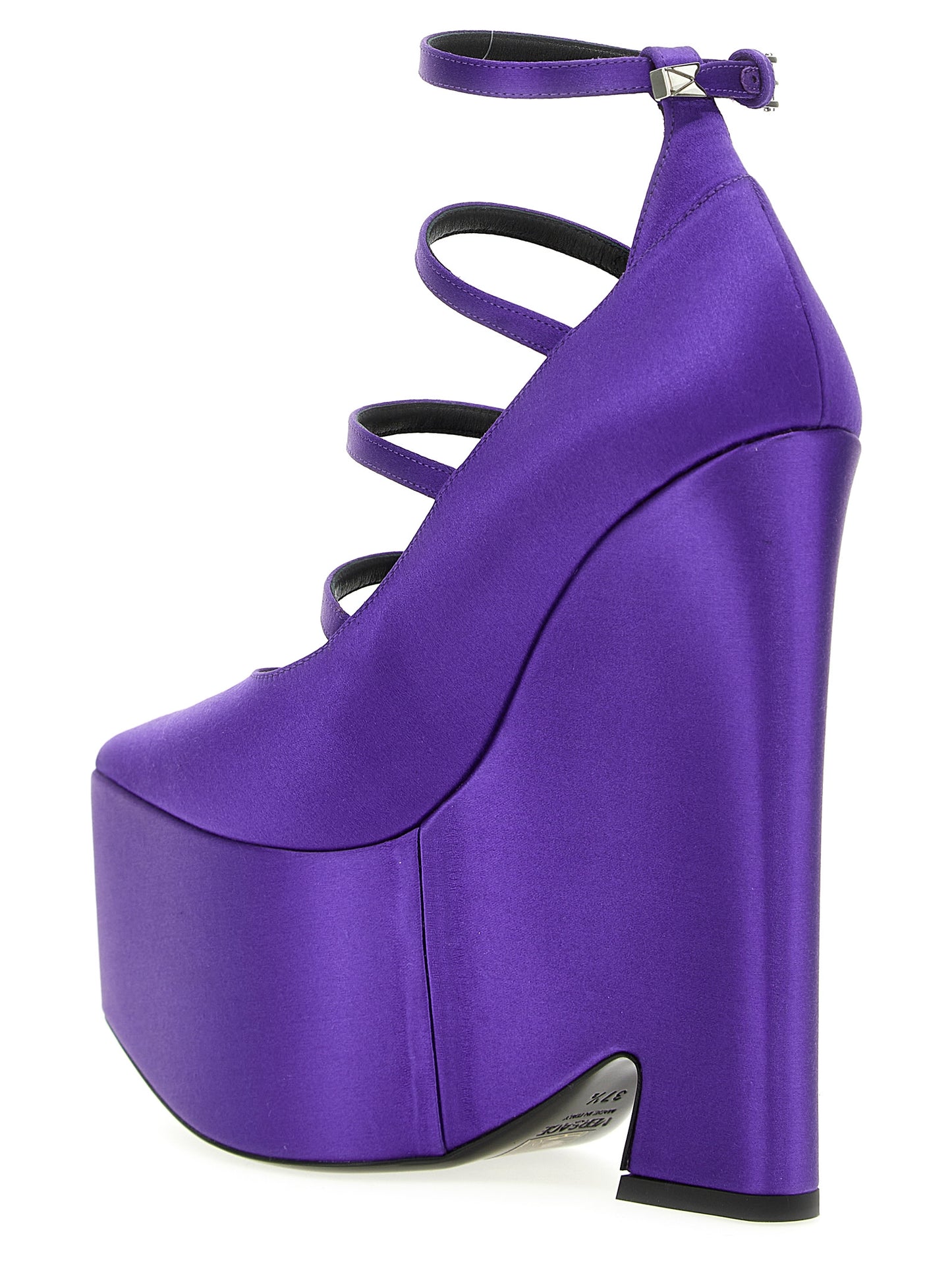 'Storm storm' pumps Pumps