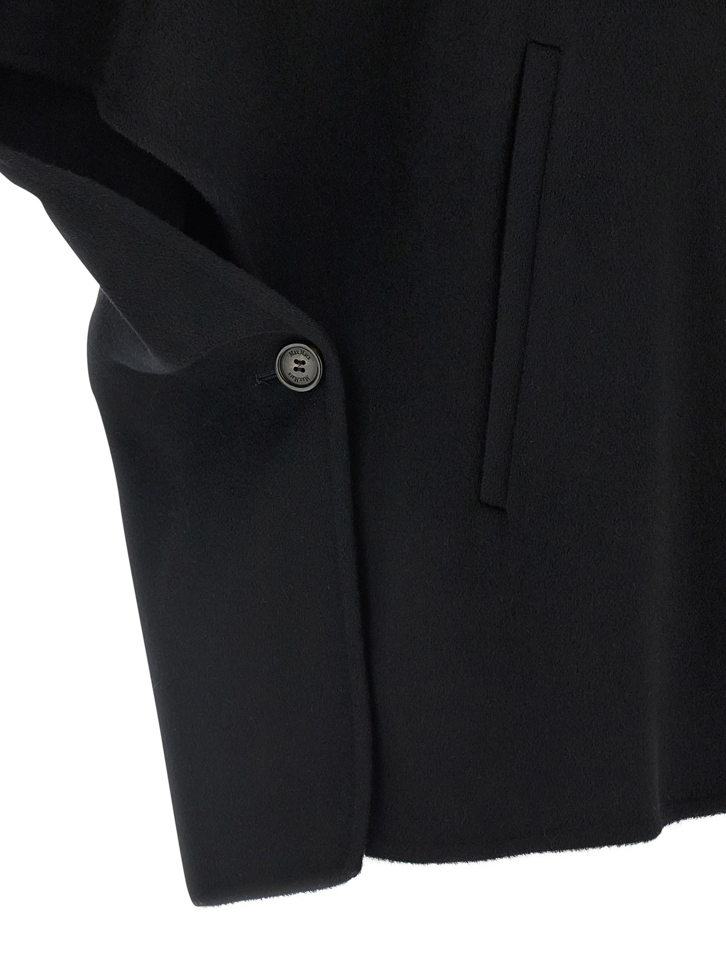 'Derrik' cape Capes