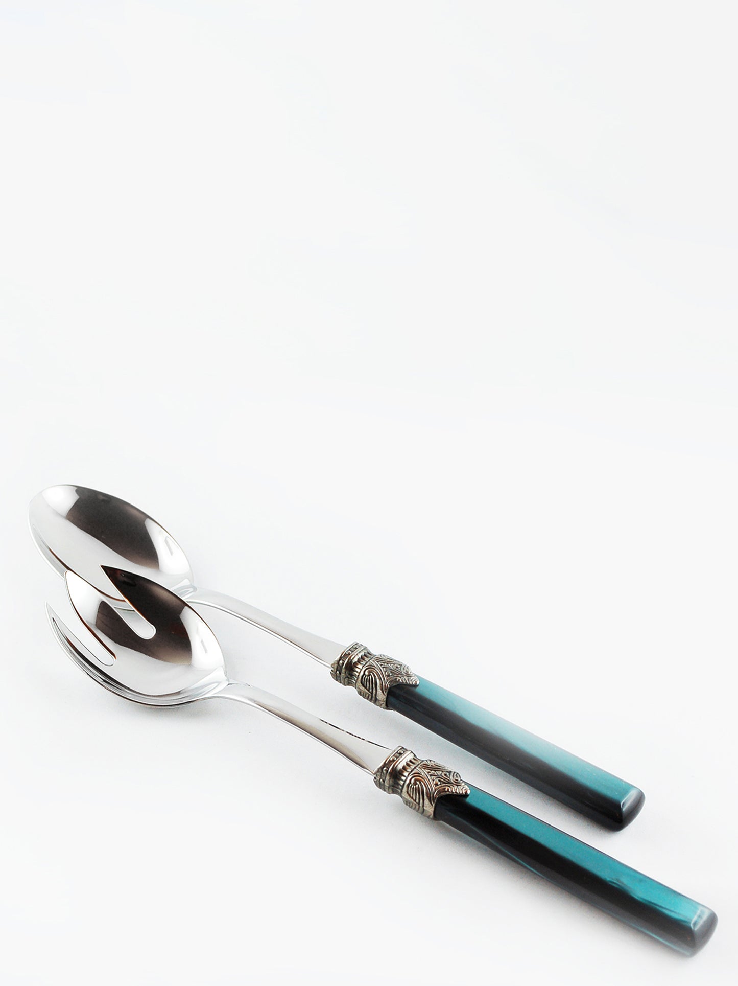 Set to serve 'Tosca' Kitchen kits and utensils