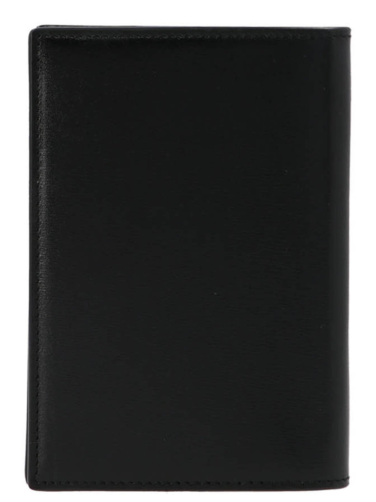 Monogram passport holder Lifestyle