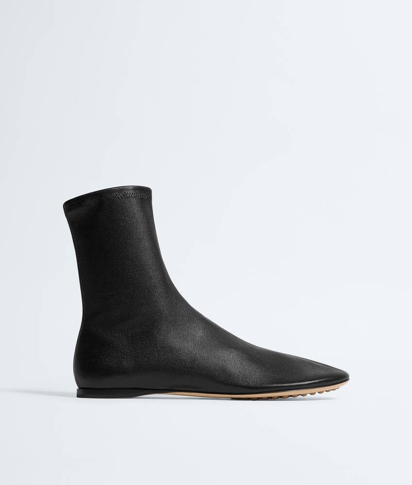 BOTTEGA VENETA BOOT INTRECCIO 816624V54W0 1000 Black - low confidence fallback (same brand/category/color, current Cherry Ankle Boot style)