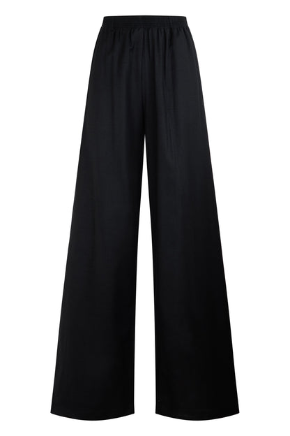 Loose black pants, elegance and comfort assured RTW