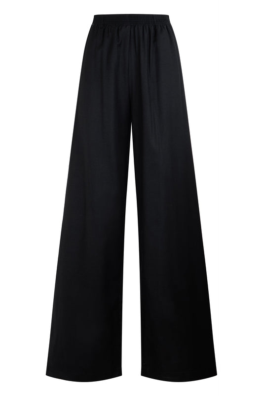 Loose black pants, elegance and comfort assured RTW