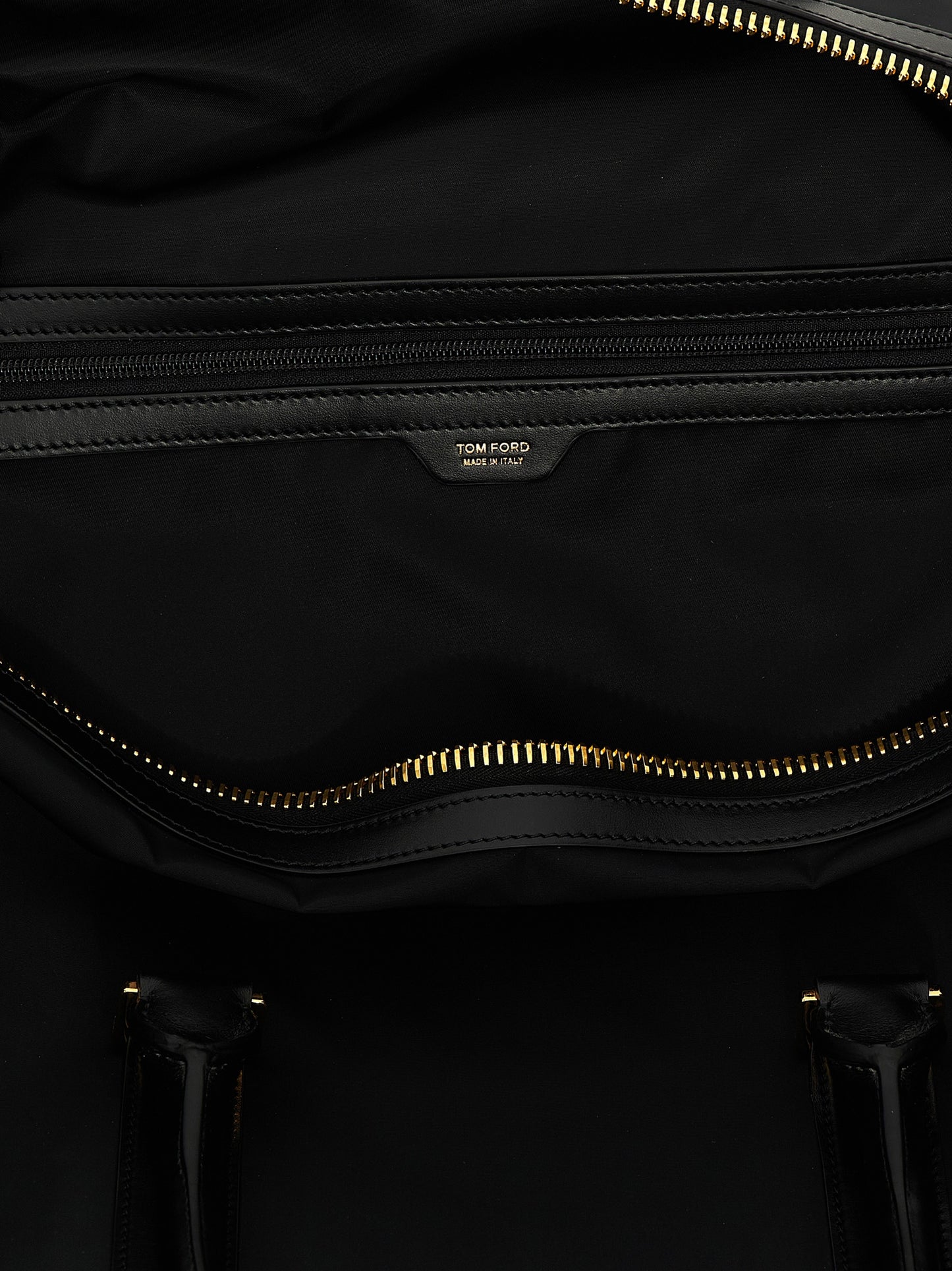 Leather details travel bag Lifestyle