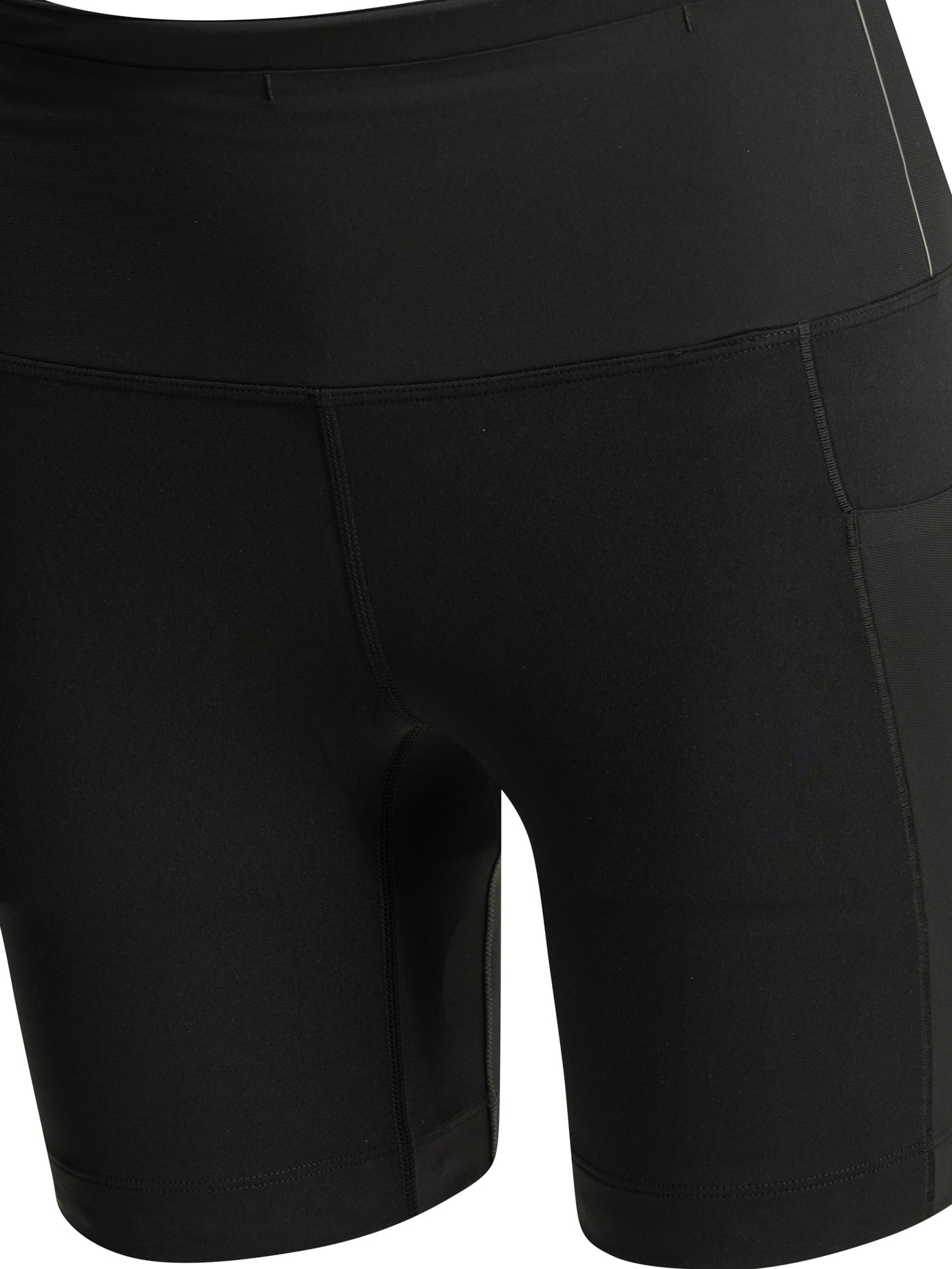 "Essent High Rise" utility shorts Shorts