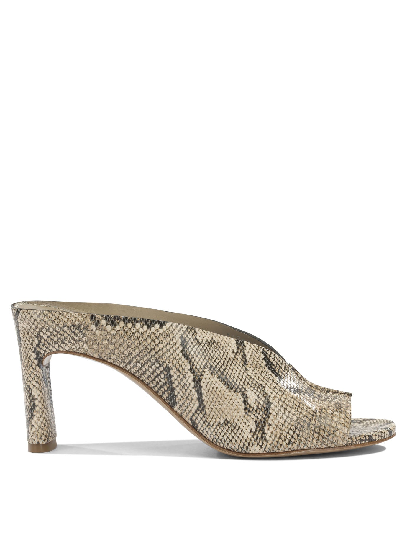 Heeled shoes Heeled shoes