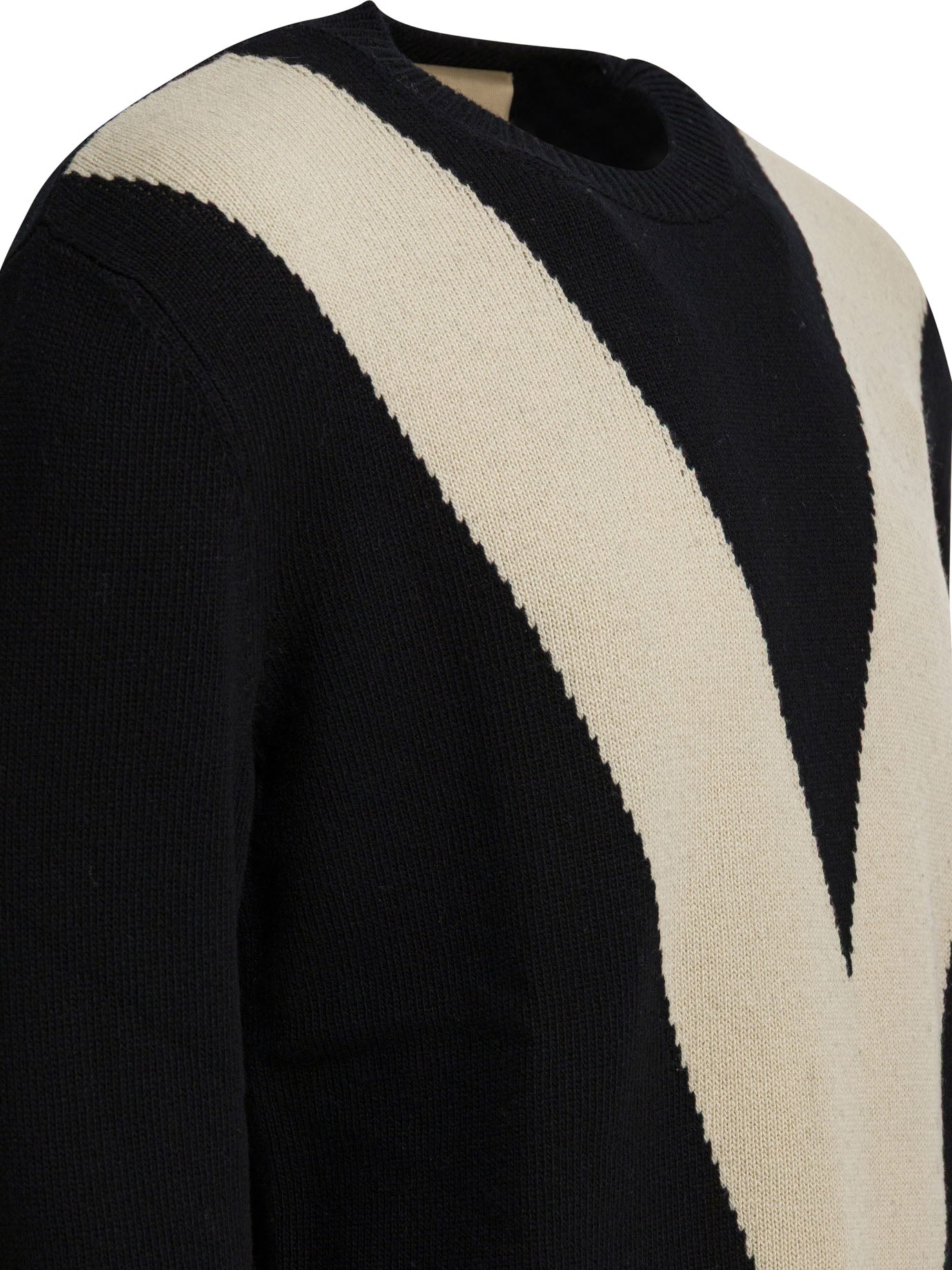 Wool sweater with inlaid V Knitwear