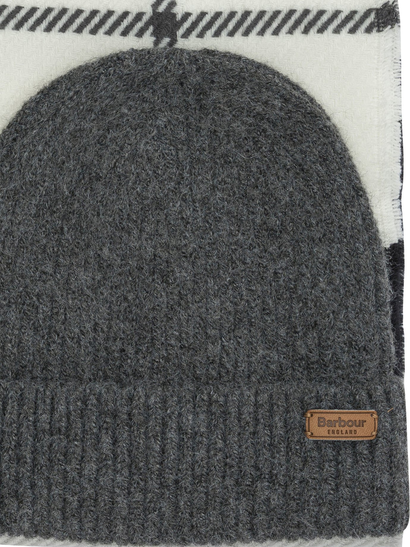 "Pendle" beanie and "Blair" scarf set. Sciarpe & Foulard