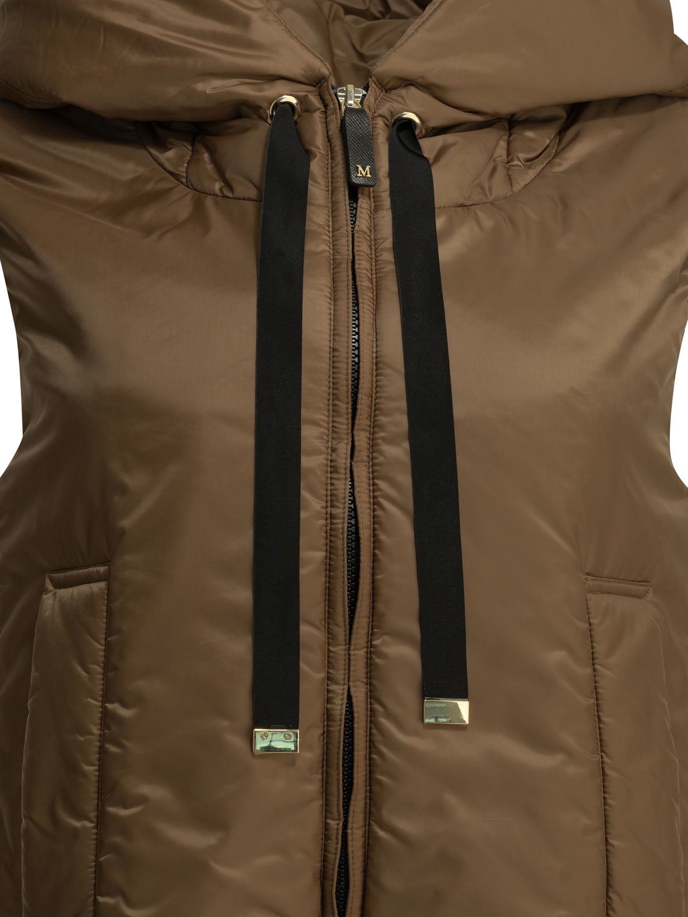 Water-repellent sleeveless jacket Jackets and Coats