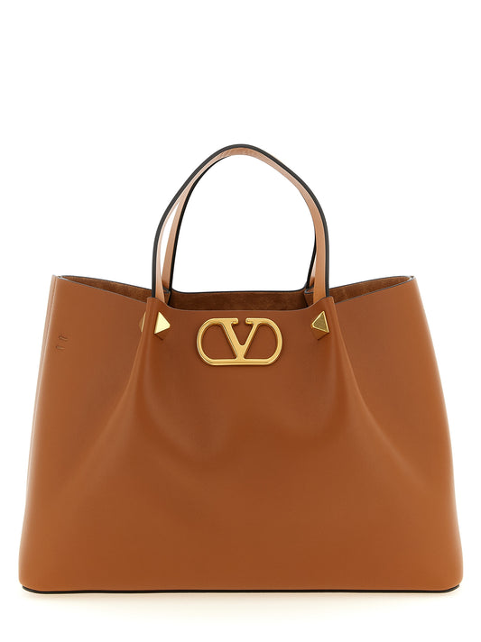 Shopping Valentino Garavani VLogo Signature medium Tote bag