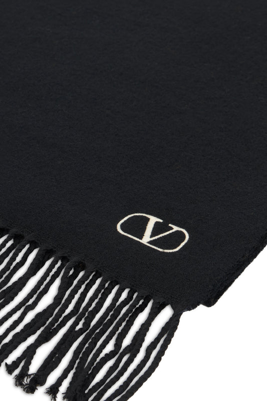 Scarf with decorative fringes ACC