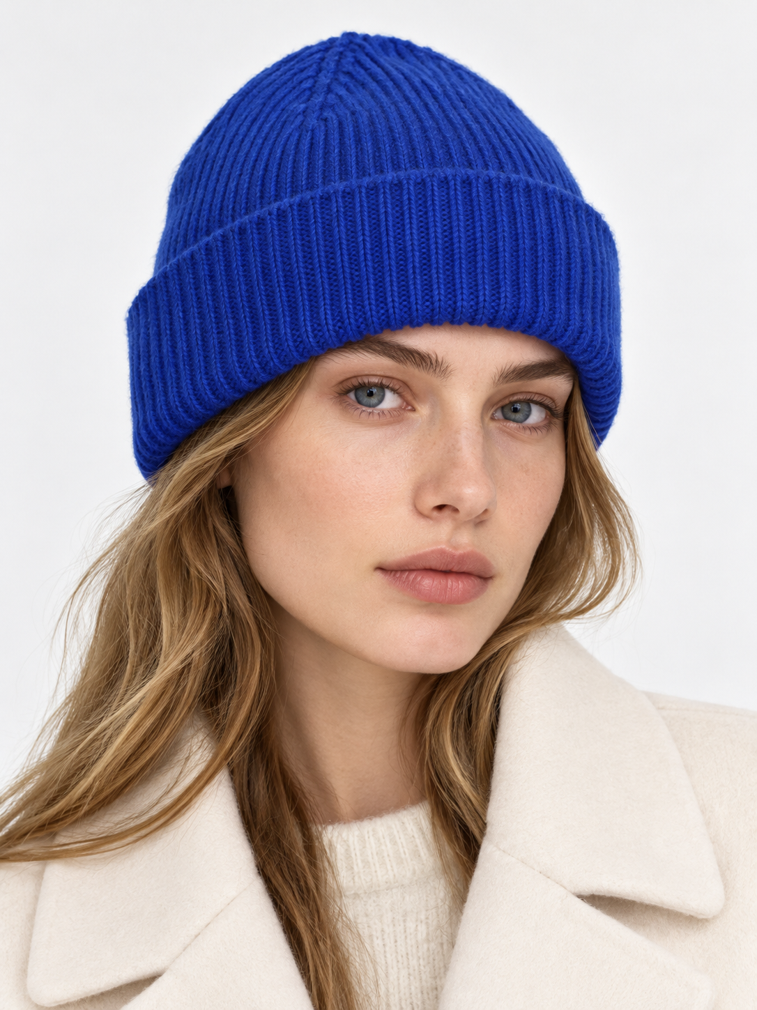 Le Bonnet AI着用イメージ（架空の成人女性モデル・コーディネート例）