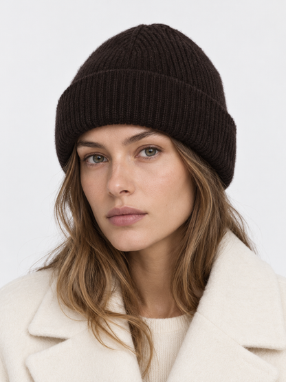 Le Bonnet AI着用イメージ（架空の成人女性モデル・コーディネート例）