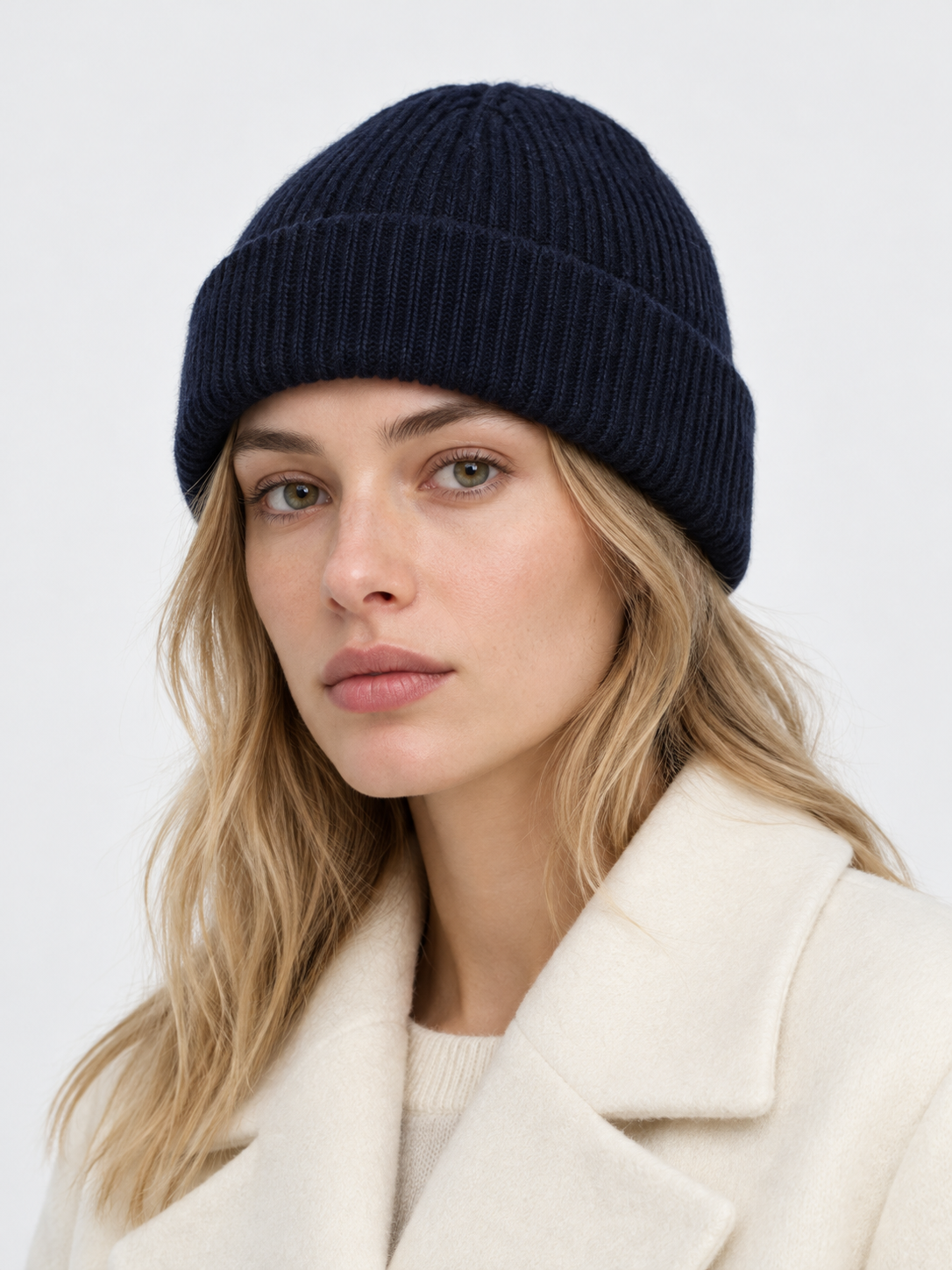 Le Bonnet AI着用イメージ（架空の成人女性モデル・コーディネート例）