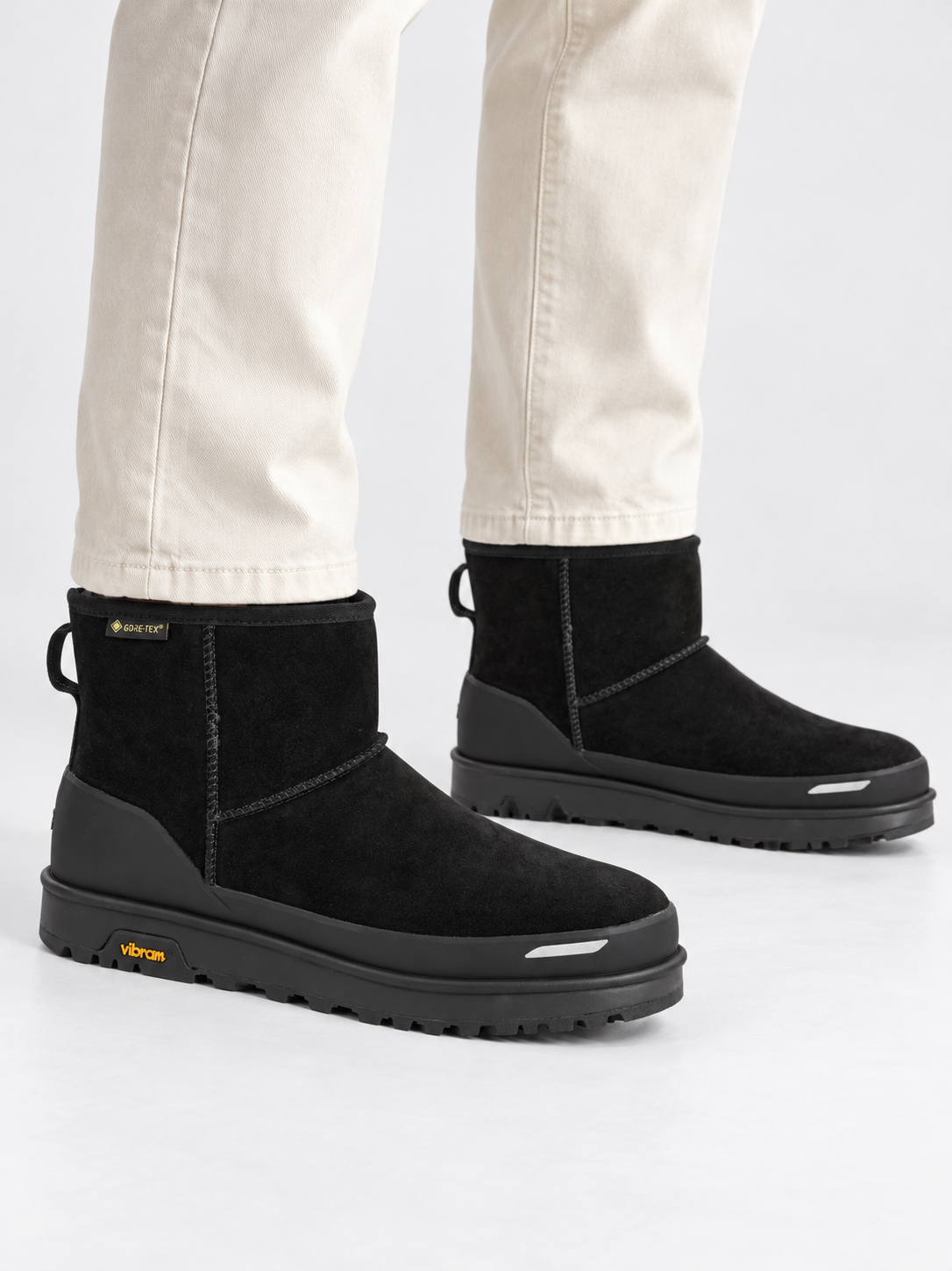 Ugg AI着用イメージ（架空の成人男性モデル・コーディネート例）