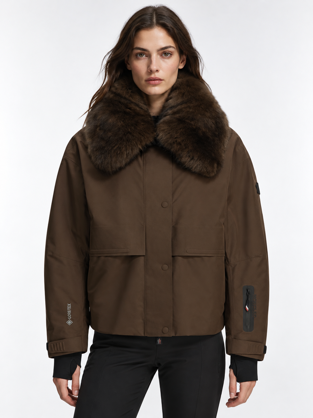 Moncler Grenoble AI着用イメージ（架空の成人女性モデル・コーディネート例）