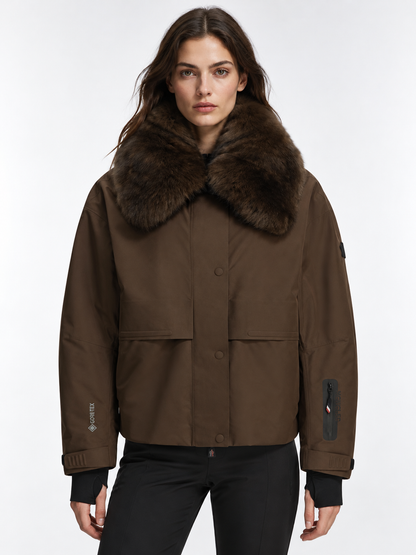Moncler Grenoble AI着用イメージ（架空の成人女性モデル・コーディネート例）