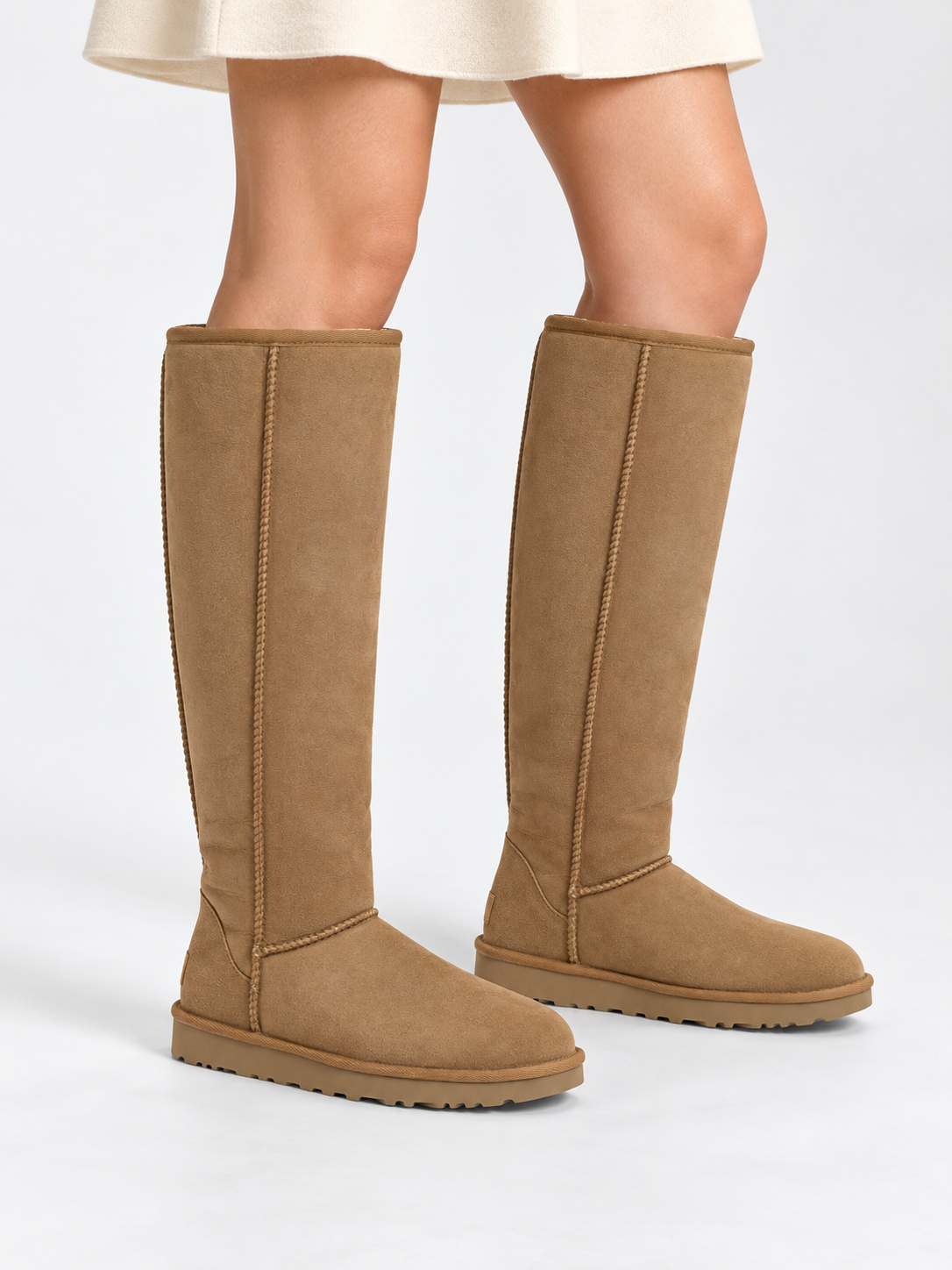 Ugg AI着用イメージ（架空の成人女性モデル・コーディネート例）