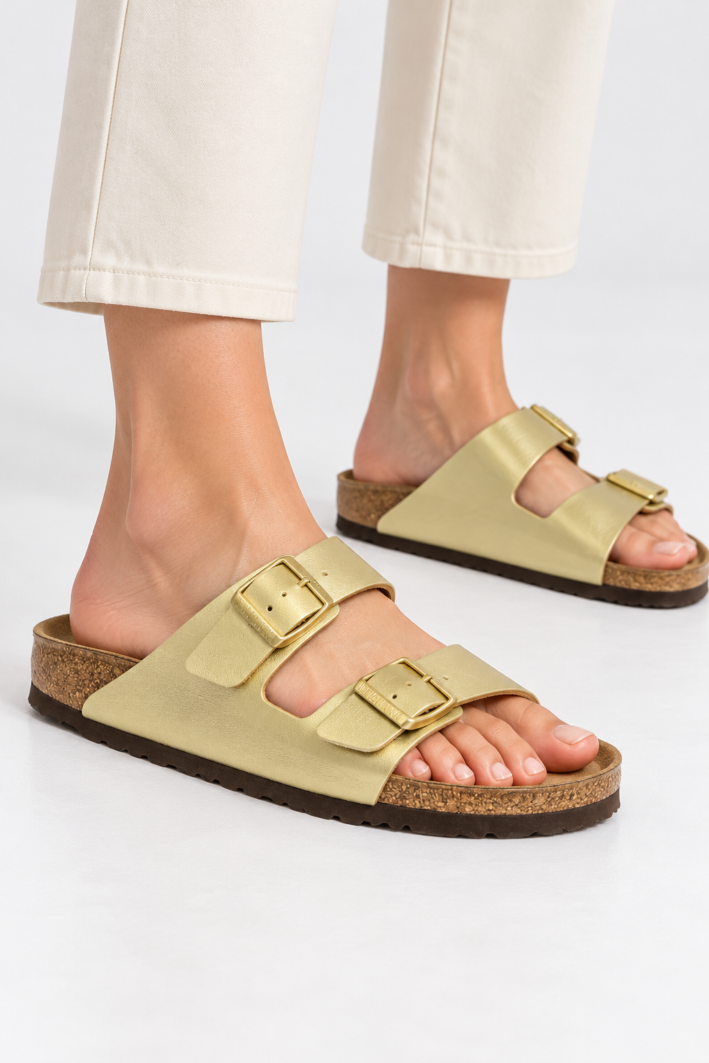 BIRKENSTOCK AI着用イメージ（架空の成人女性モデル・コーディネート例）