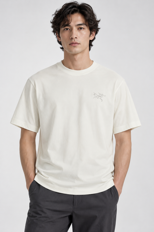 ARC'TERYX AI着用イメージ（架空の成人男性モデル・コーディネート例）
